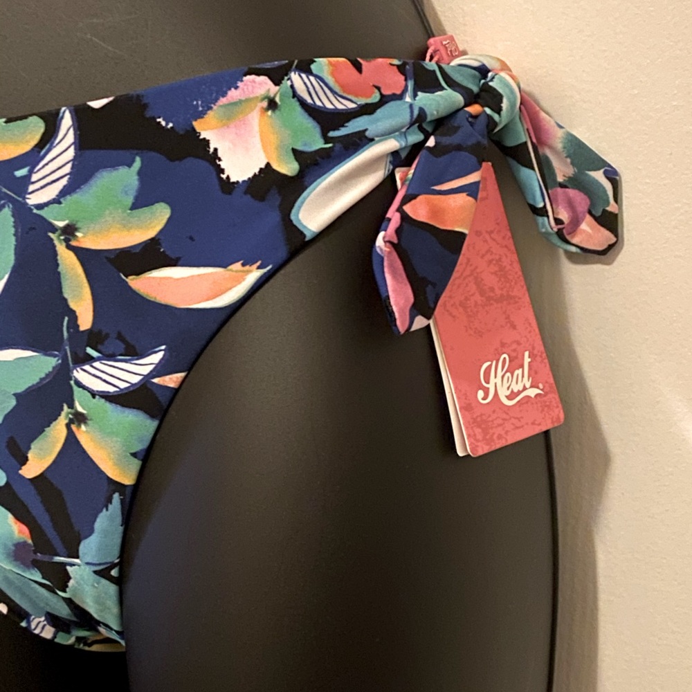NWT💙 Gathered Booty Heat Swim Bikini Bottoms - Picture 3 of 14